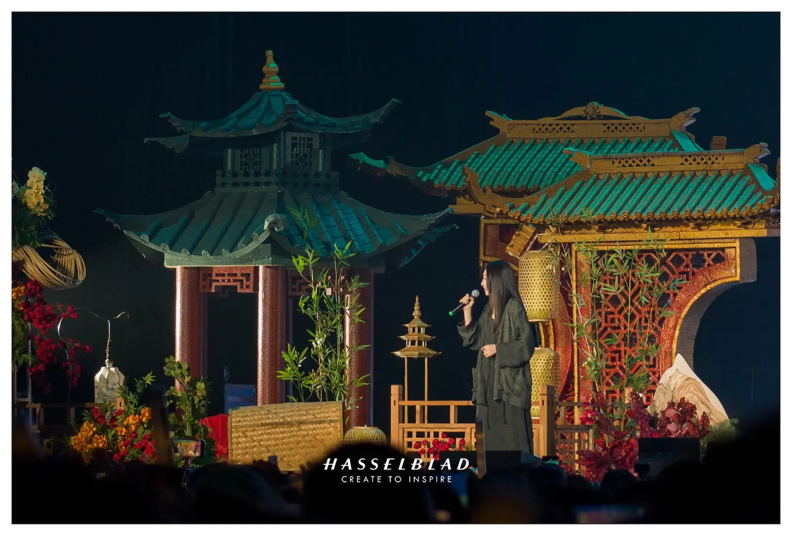 抢到的座位太远，只能用相机裁切